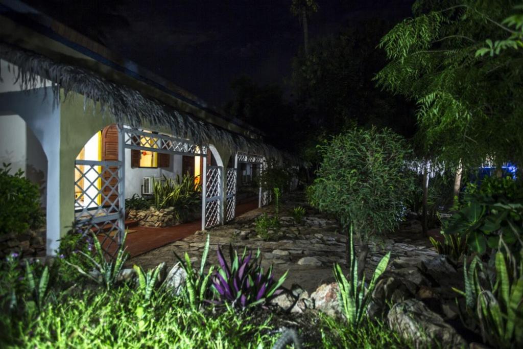 Chez Maggie Hotel & Restaurant موروندافا المظهر الخارجي الصورة